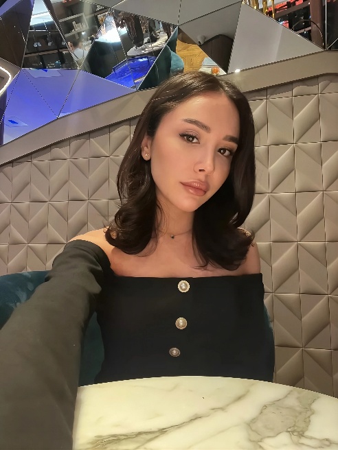 ❤Я — та, о которой ты мечтаешь, но боишься приблизиться. Моя кожа — нежная провокация, голос — шепчет грехи, а взгляд раздевает медленно,...