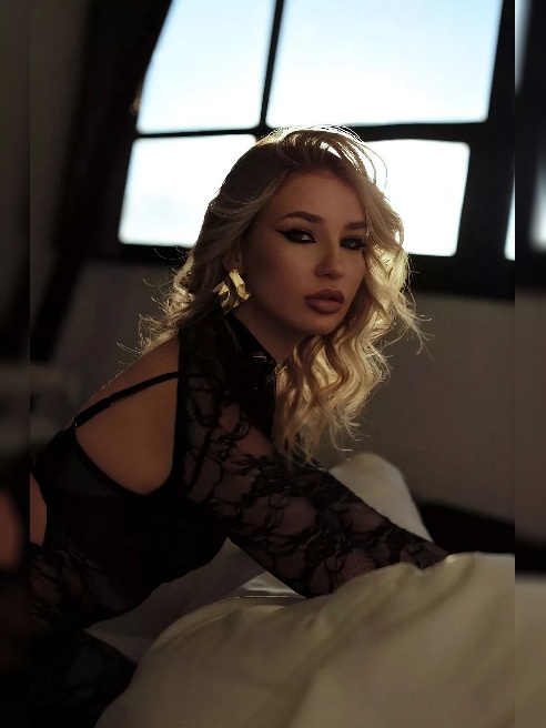 Я милая, воспитанная девочка 🌹

Очень нежная и ласковая 😽



Красиво и развратно

Всегда в прекрасном настроении!🥰



По услугам все чест...