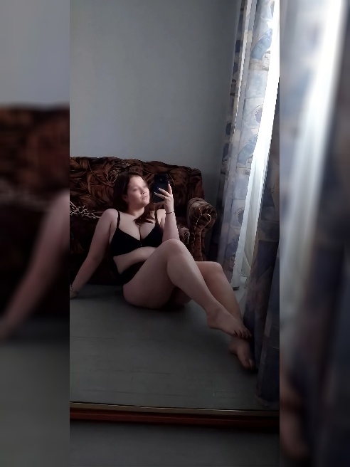 Приветик, мой хороший… 🌸rnЯ тут совсем новенькая и немного волнуюсь, но очень-очень хочу узнать, как это всё бывает по-настоящему ♡rnВыгл...