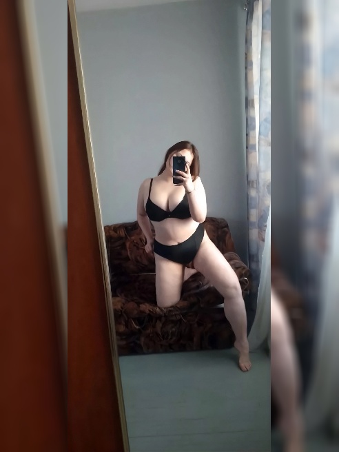 Приветик, мой хороший… 🌸rnЯ тут совсем новенькая и немного волнуюсь, но очень-очень хочу узнать, как это всё бывает по-настоящему ♡rnВыгл...