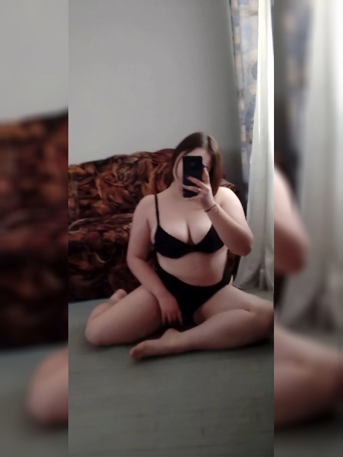Приветик, мой хороший… 🌸rnЯ тут совсем новенькая и немного волнуюсь, но очень-очень хочу узнать, как это всё бывает по-настоящему ♡rnВыгл...