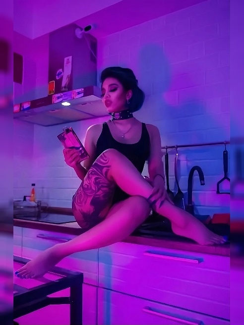 Порноактриса ROXY LIPS Я яркая и очень сексуальная - жду именно ТЕБЯ. У меня горячий темперамент и аппетитные формы.
