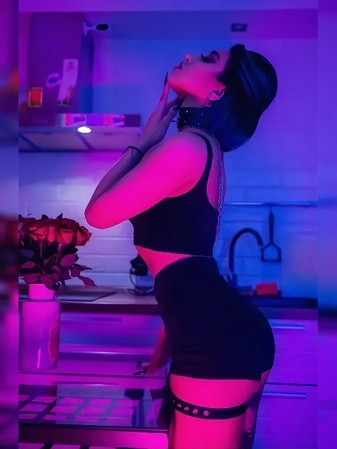Порноактриса ROXY LIPS Я яркая и очень сексуальная - жду именно ТЕБЯ. У меня горячий темперамент и аппетитные формы.