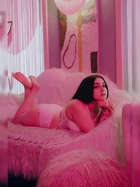 Маленькая милая мягкая девочка 💕
Мой тгк - https://t.me/ilovebigbooys