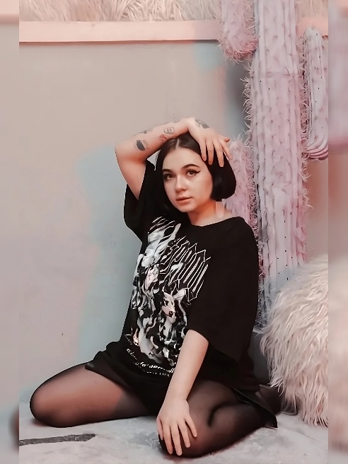 Маленькая милая мягкая девочка 💕
Мой тгк - https://t.me/ilovebigbooys