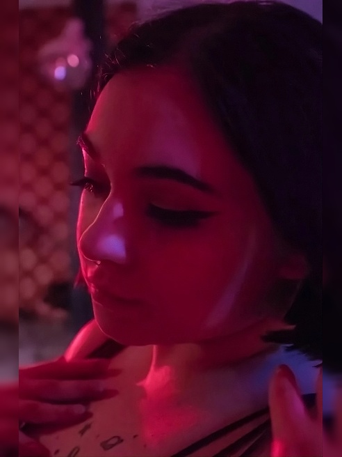 Маленькая милая мягкая девочка 💕
Мой тгк - https://t.me/ilovebigbooys