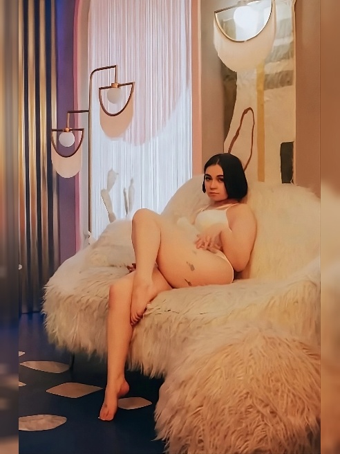 Маленькая милая мягкая девочка 💕
Мой тгк - https://t.me/ilovebigbooys
