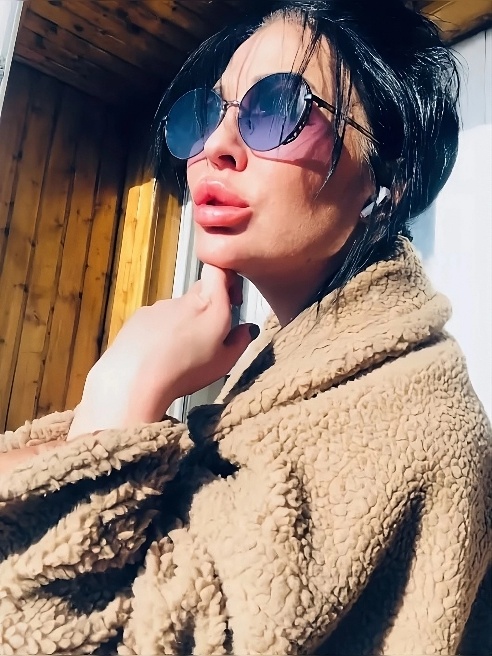 Страстная жгучая брюнетка🦋💦🫦