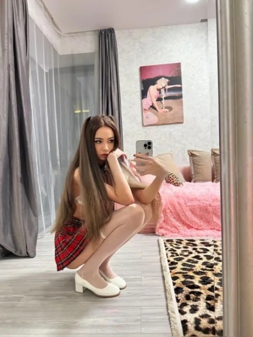 Молодая, стройная, высокая