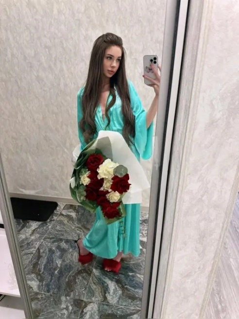 Молодая, стройная, высокая