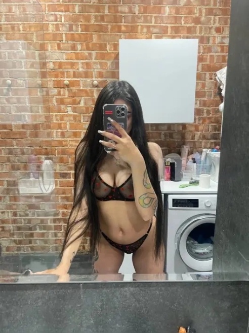Горячая малышка ждёт тебя😍🥰 Горячая малышка ждёт тебя😍🥰