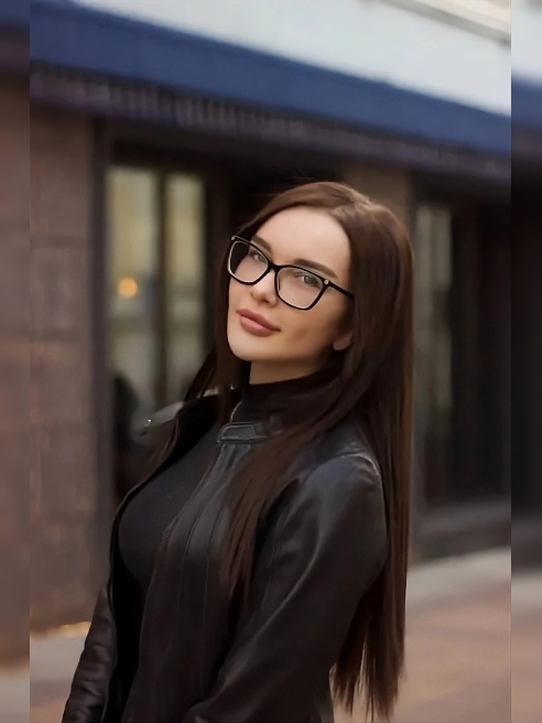 Привет, я Ева, создана, чтобы добавить в твою жизнь радость и удовольствие ❤️