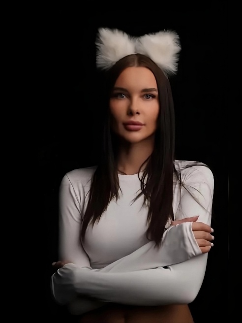 Привет, я Ева, создана, чтобы добавить в твою жизнь радость и удовольствие ❤️