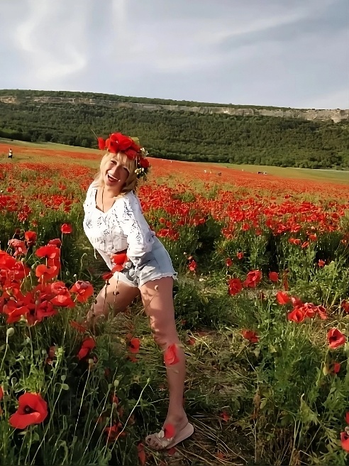 Разврат на большом сексодроме!) Минет лежа на спине свесив голову для более глубокого проникновения!