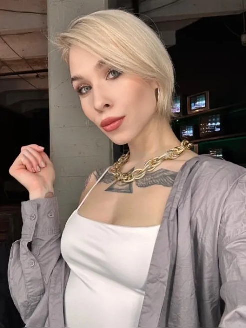 Привет! Я Алёна 🦊 Девушка с прекрасной фигурой и огромный харизмой ❤️ Жду тебя в гости! Привет! Я Алёна 🦊 Девушка с прекрасной фигурой и огромный харизмой ❤️ Жду тебя в гости!