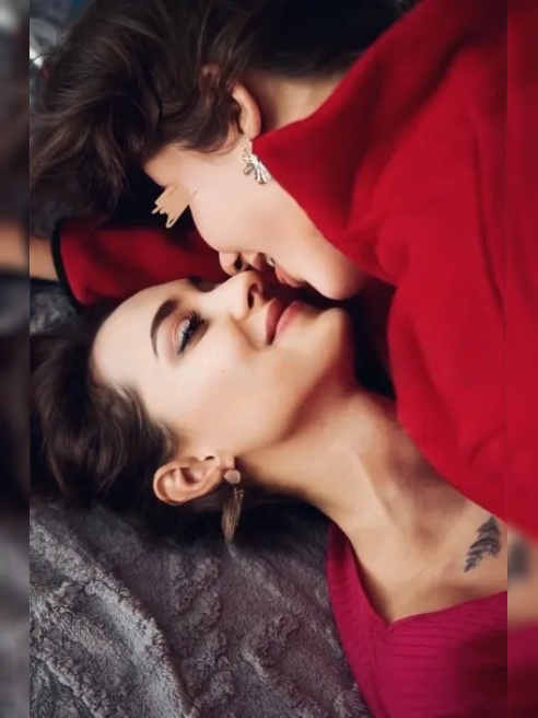 Две горячие инди 👩🏻‍❤️‍💋‍👩🏻 ВИДЕО для тебя в этой анкете 🫦 Шикарная квартира с собственной ТЕРРАСОЙ