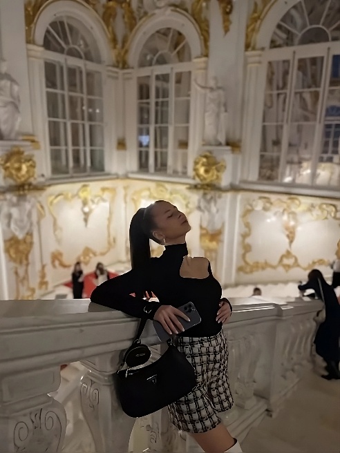 Алиса в стране чудес ❤️‍🔥
Алиса выросла, и сказки вместе с ней 😈🔞