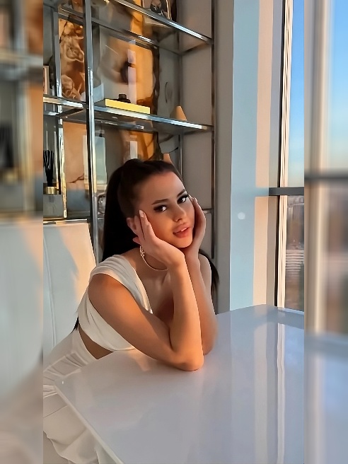 Алиса в стране чудес ❤️‍🔥
Алиса выросла, и сказки вместе с ней 😈🔞