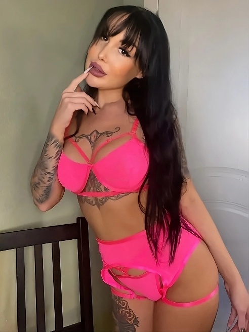 🔥 Хоть и слишком молодая, но очень опытная и развратная 😘
