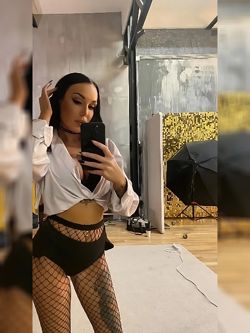 🔥 Хоть и слишком молодая, но очень опытная и развратная 😘
