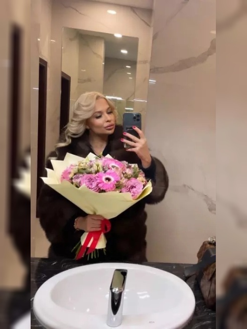Идеальная любовница!

Своя натуральная стоячая грудь  (5 🔥) , не рожавшая , с узкой киской 👅💦