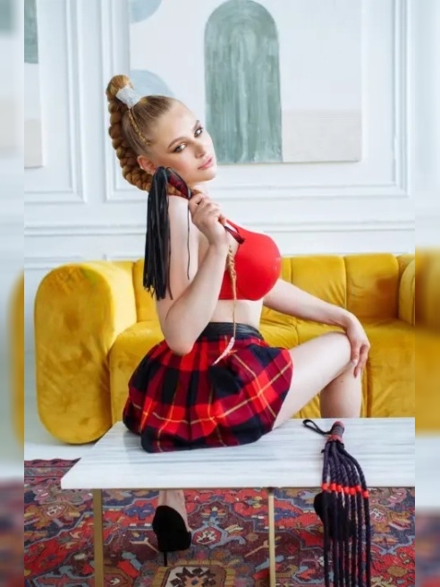 Госпожа с ангельским личиком и фигурой песочные часы ждёт своего покорного раба на незабываемую сессию! Тг канал и приват ⤵️⤵️⤵️