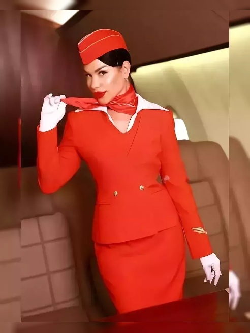 Похотливая стюардесса ждёт тебя на своем борту 💋💋💋