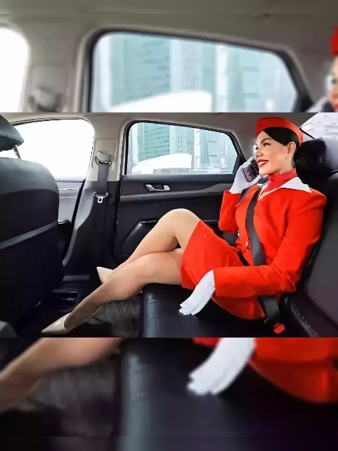 Похотливая стюардесса ждёт тебя на своем борту 💋💋💋