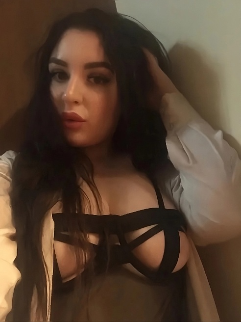 Темпераментная брюнетка с роскошными формами 🍑 ❤️
Для ценителей истинной красоты