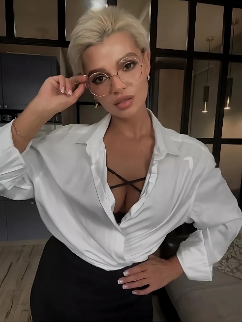Та самая блондинка с короткой стрижкой🔥
