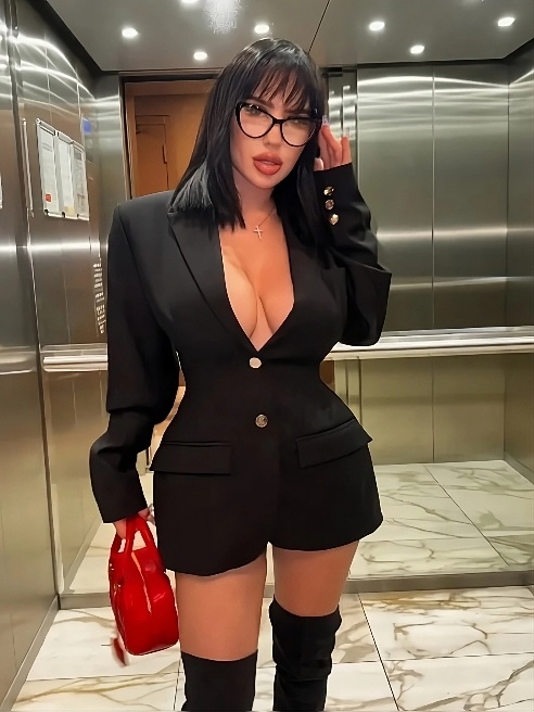 Миниатюрная кошечка с пышной грудью 5 размера и талией всего 57см😽 
Нам будет так горячо вместе,что ты этого долго не забудешь;)❤️