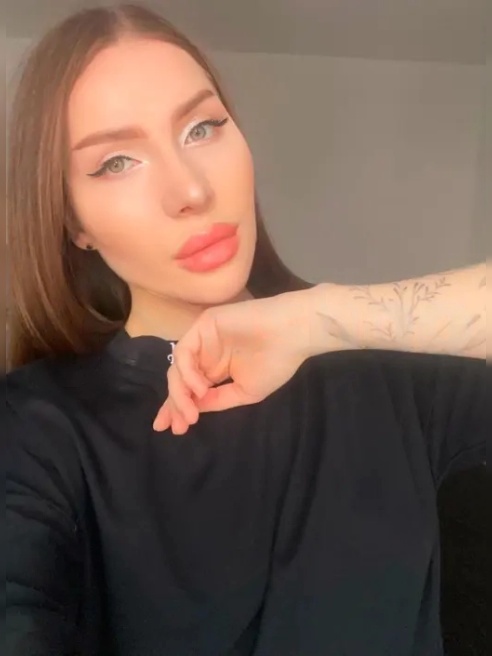 Изысканная, стильная, роскошная Домина. Я та, кто окунёт тебя в запретный мир и раскроет все твои самые сокровенные фантазии.