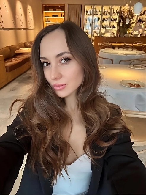 Помнишь ту девчонку, по которой сходил с ума в юности? Это я 😊