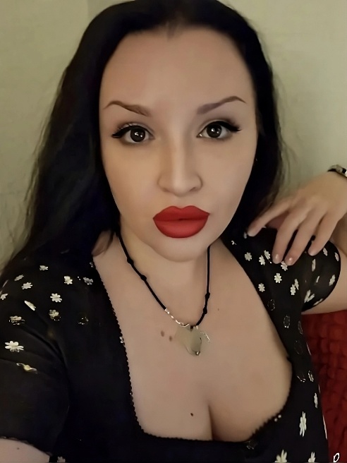 НЕ САЛОН!!😋Как любая девочка,хочу услышать самые главные 3 слова от тебя...ОБЛИЖИ МОЙ ЧЛЕН😋💦