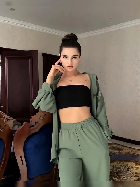 Твоя идеальная любовница уже ЗДЕСЬ😍🤤 Эффектная, энергичная, всегда на позитиве, без предубеждений и комплексов😁💋