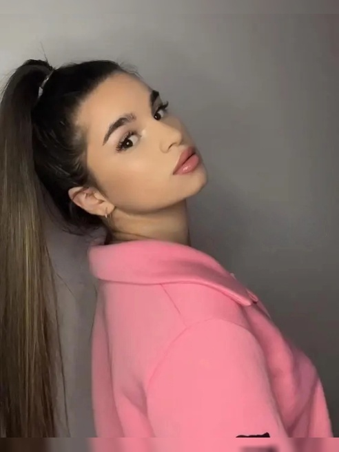 Я открытая, любвеобильная, с хорошим чувством юмора😜😉 Люблю испытывать живые эмоции, чувствовать близость крепких рук👄😇