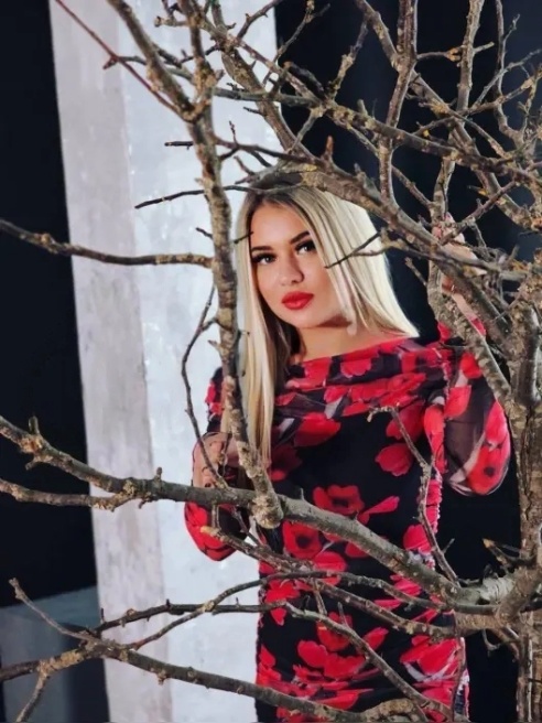 🌹 Легендарная королева веселья, готовая создать для вас свой собственный эпос страсти и наслаждений