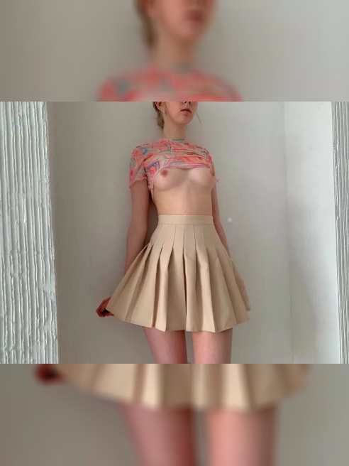 Вашему вниманию представляю саму себя - *Бажену Блаженную* ☺️ Юная и не испорченная модель ❗❗❗Закинь на себя мои длинные ноги 👣