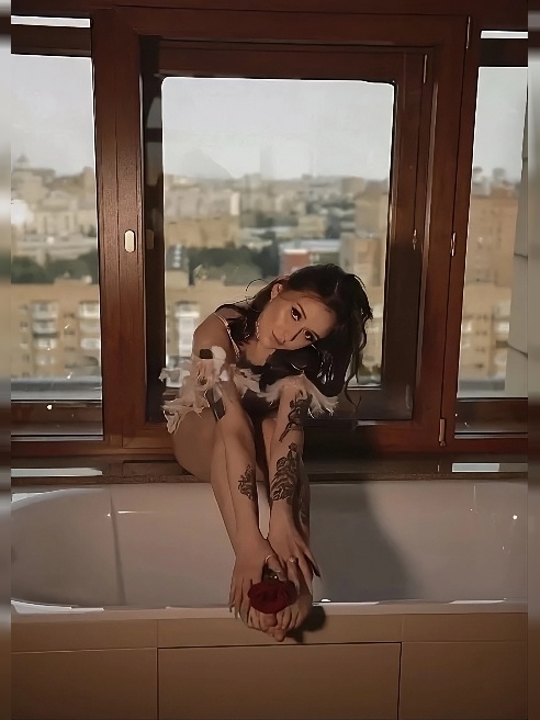 Я нежная и ласковая кошечка, но если захочешь, выпущу свои коготки🔥