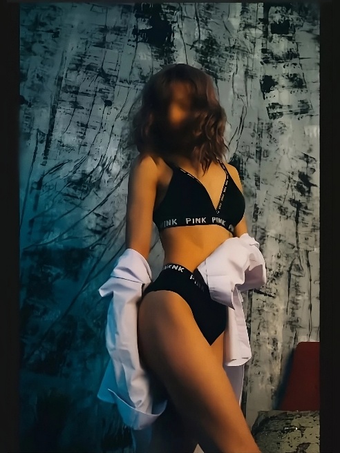 Меня зовут Анна, я симпатичная и опытная массажистка. 💆‍♀️ Приглашаю к себе в уютную атмосферу для различных видов массажа.