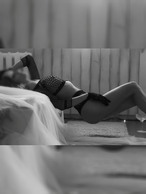 Меня зовут Анна, я симпатичная и опытная массажистка. 💆‍♀️ Приглашаю к себе в уютную атмосферу для различных видов массажа.