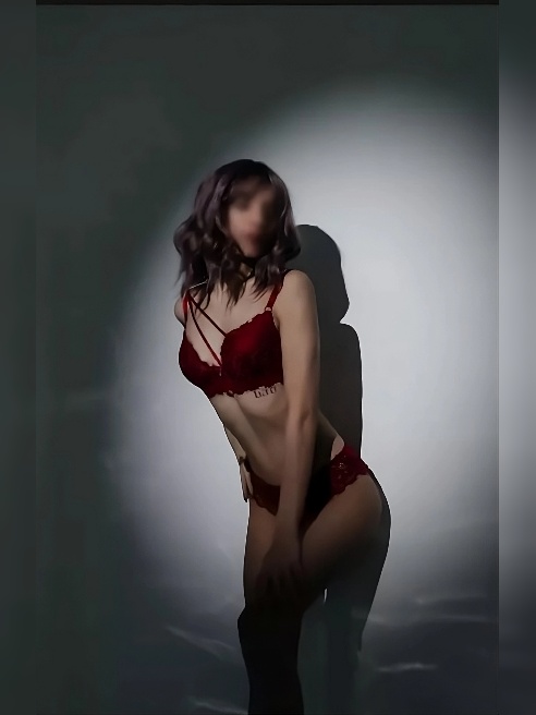 Меня зовут Анна, я симпатичная и опытная массажистка. 💆‍♀️ Приглашаю к себе в уютную атмосферу для различных видов массажа.