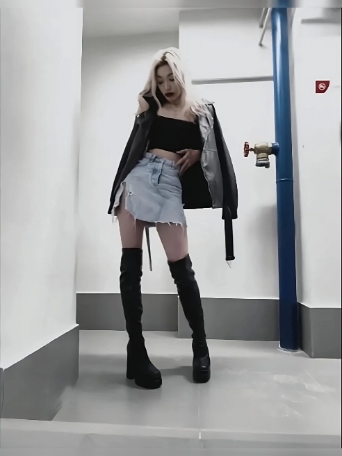 Ты потеряешь голову от удовольствия💦 ✨
Хочу провести чувственный вечер 🖤
Тг. канал: https://t.me/ObedientGirl