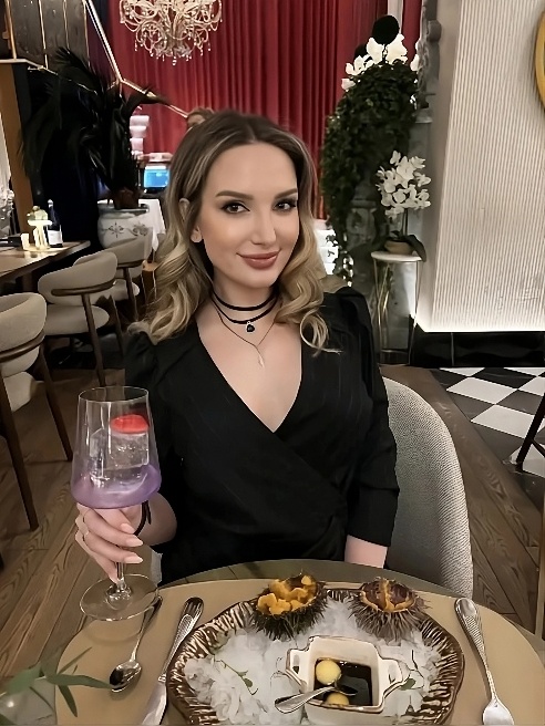 Gentlemens only. Люблю обнимашки, целоваться, взаимное уважение и хороший трах. Очень тактильная. GFE and partygirl.