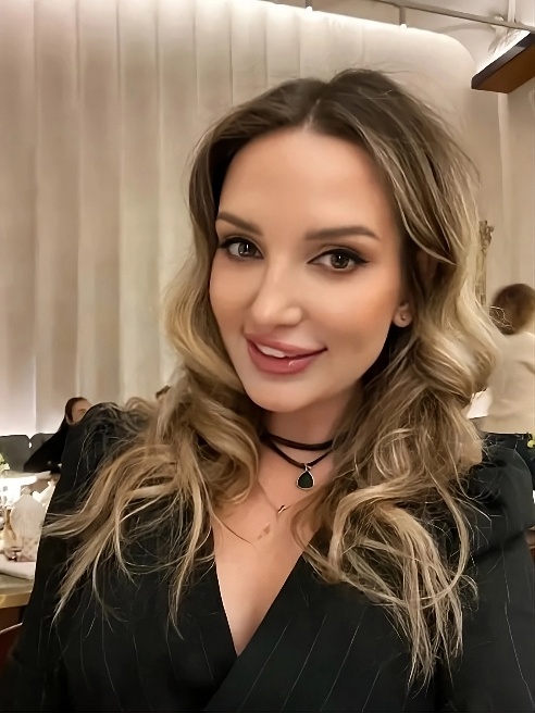 Gentlemens only. Люблю обнимашки, целоваться, взаимное уважение и хороший трах. Очень тактильная. GFE and partygirl.