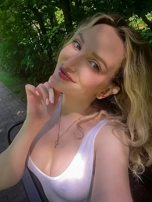 Gentlemens only. Люблю обнимашки, целоваться, взаимное уважение и хороший трах. Очень тактильная. GFE and partygirl.