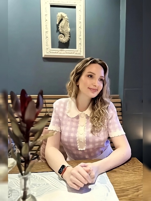 Gentlemens only. Люблю обнимашки, целоваться, взаимное уважение и хороший трах. Очень тактильная. GFE and partygirl.