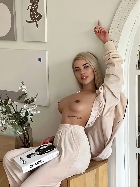 Горячая блондинка, без комплексов 💜😘 Горячая блондинка, без комплексов 💜😘