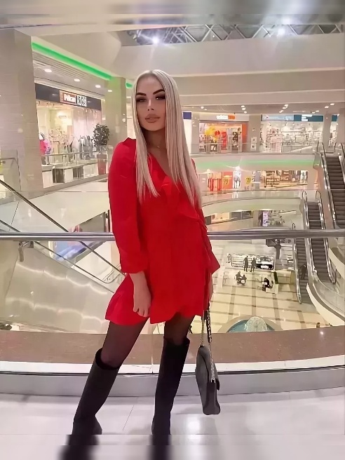 В меру воспитана и очень развратна 😈