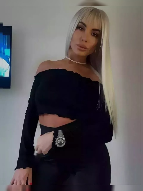 В меру воспитана и очень развратна 😈